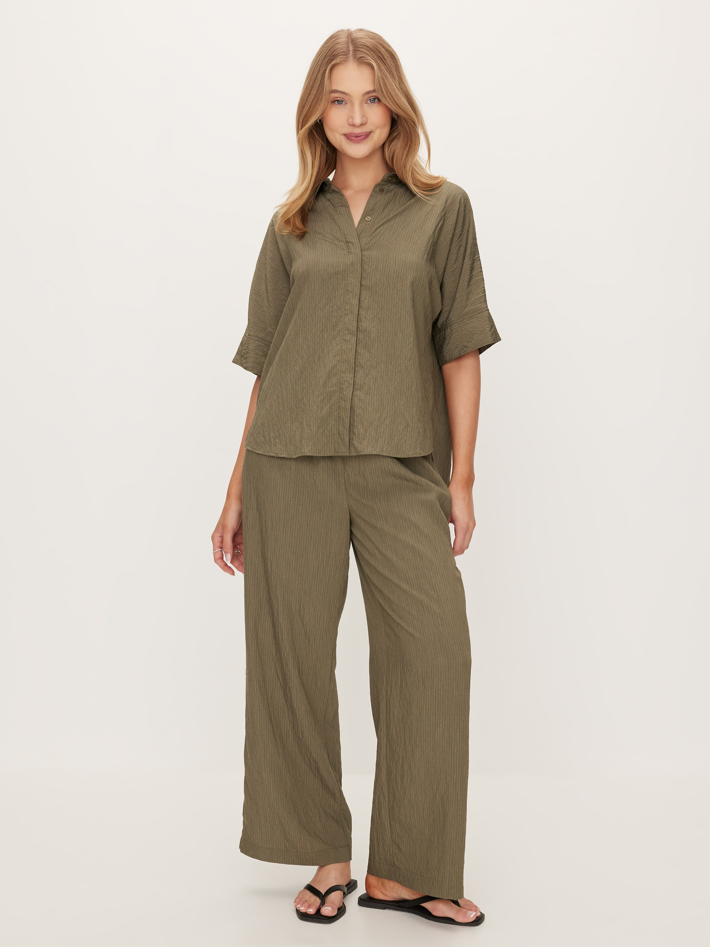 Lily Crinkle Short Sleeve Shirt