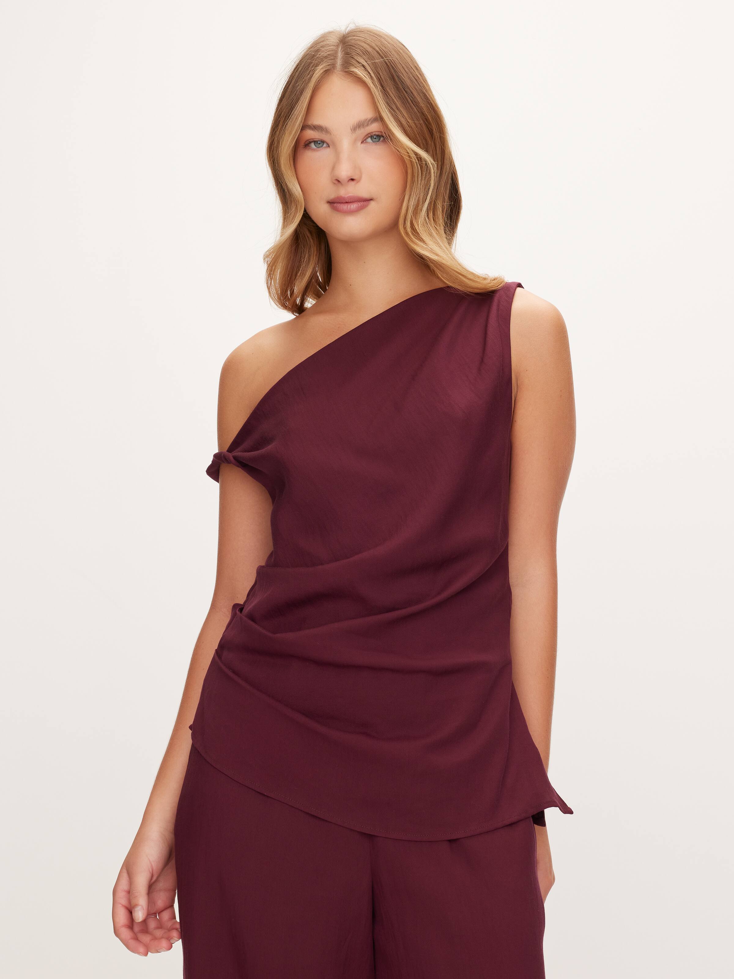 Camellia Asymmetric Top