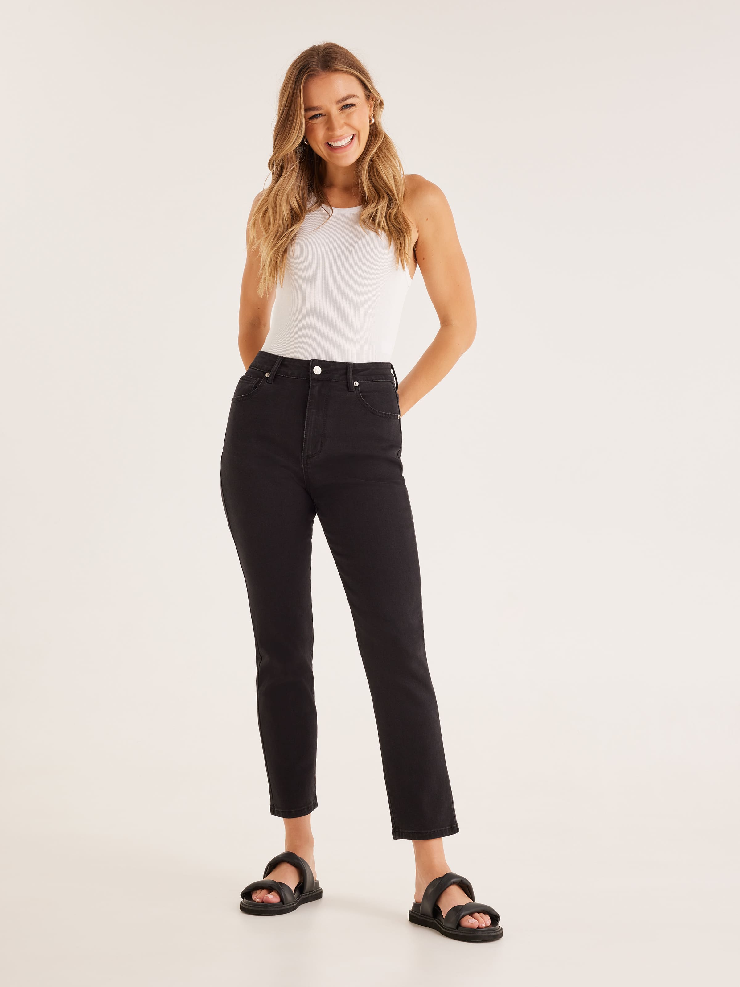 Missguided Drew Black Ripped Mom Jeans  Black ripped mom jeans, Black  distressed jeans outfit, Ripped mom jeans