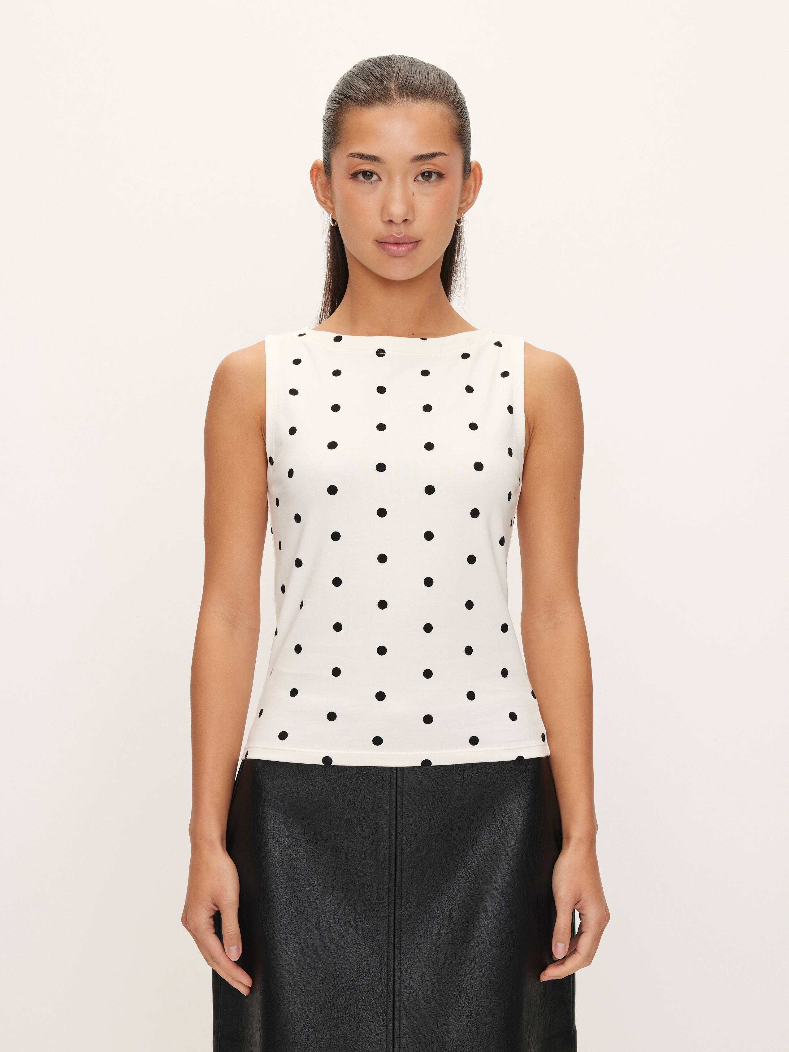 Boatneck Tank