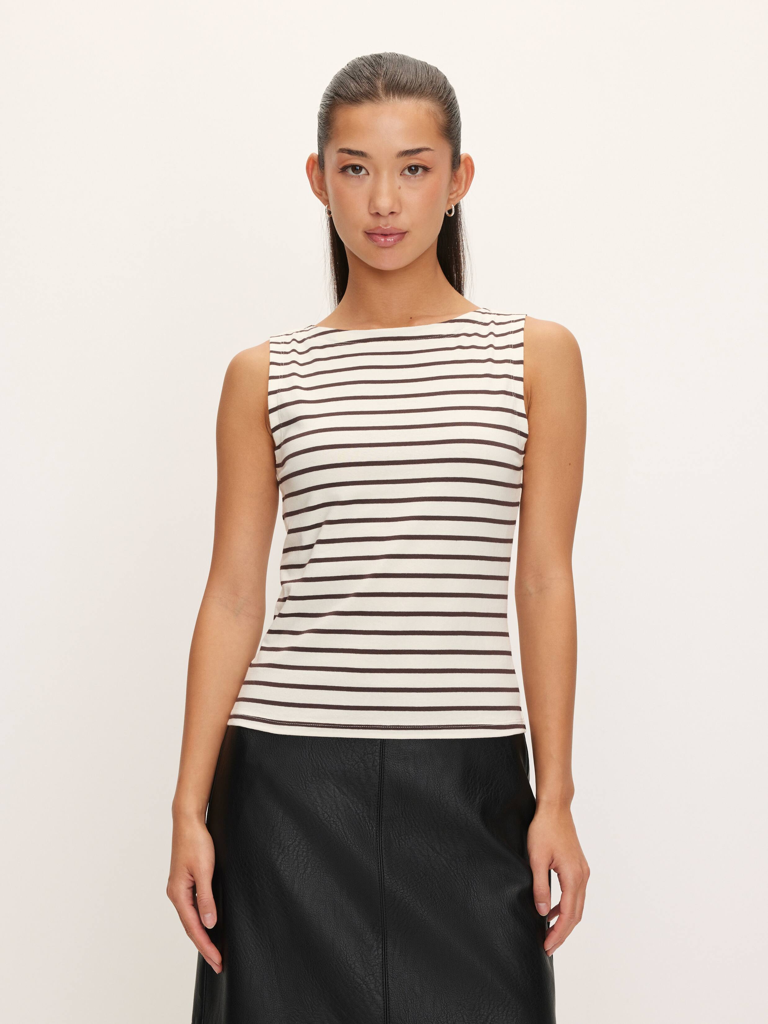 Boatneck Tank