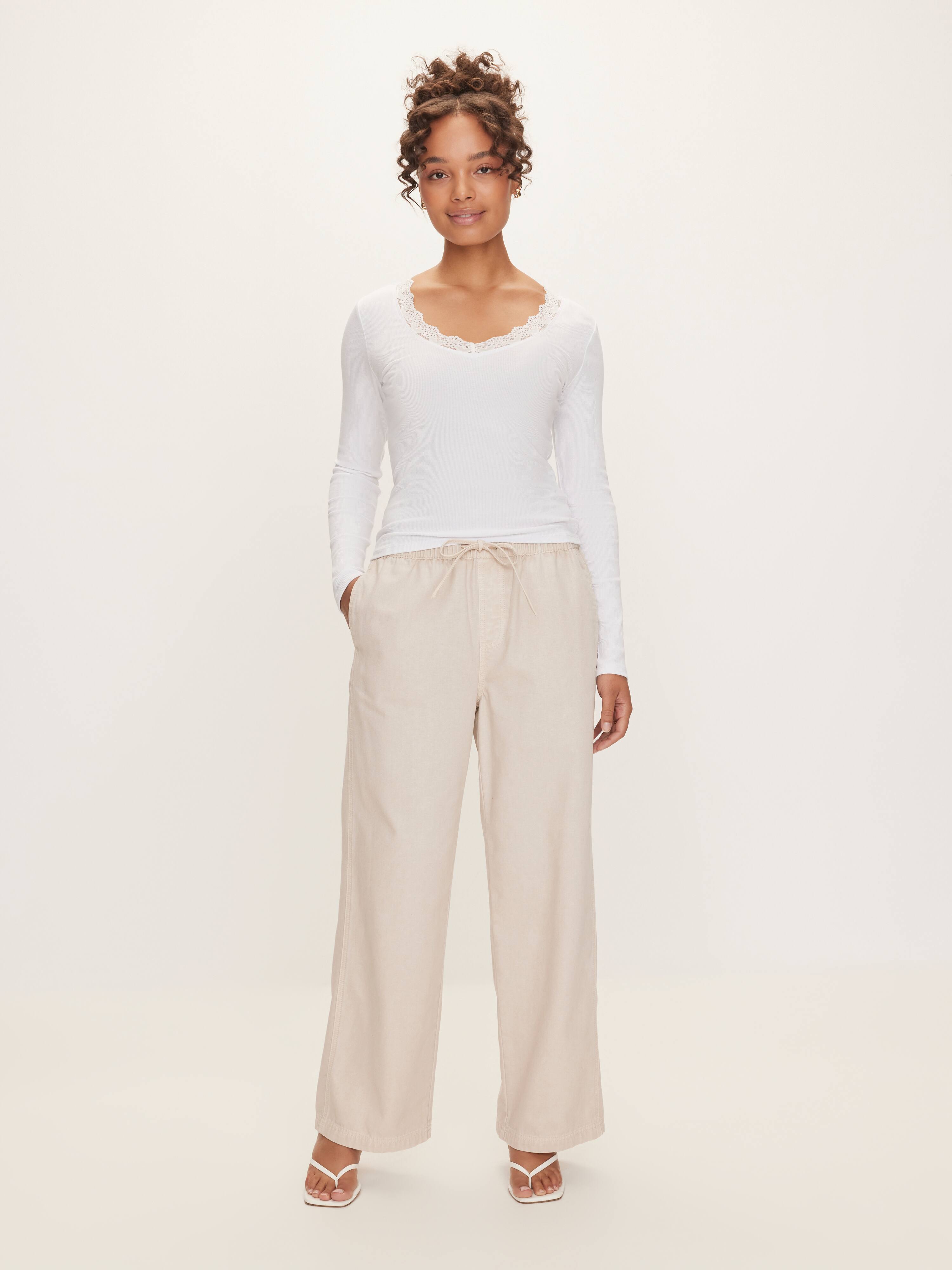 Gigi Lace V-Neck Long Sleeve Top