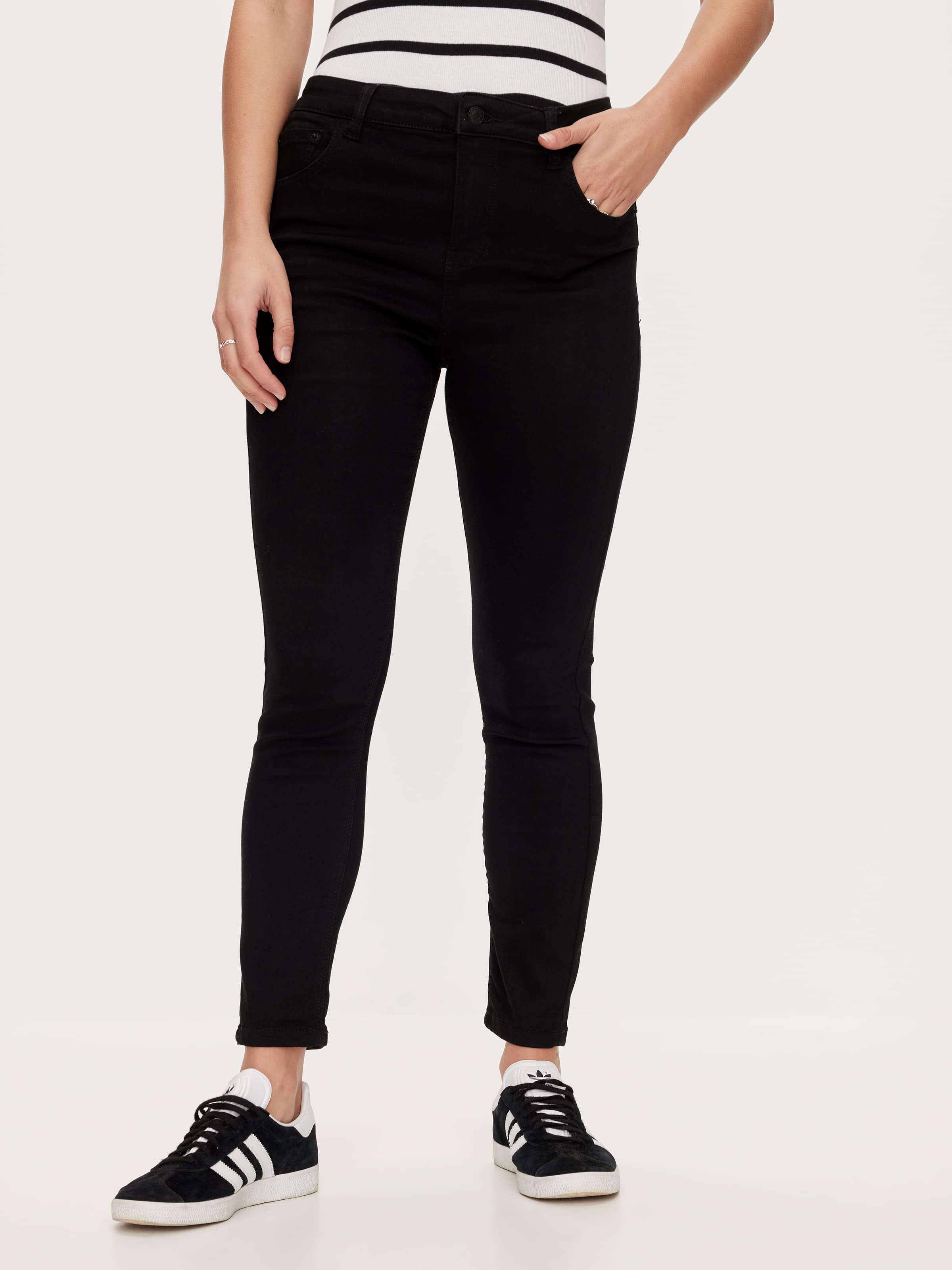 Harper Highrise Cropped Jean