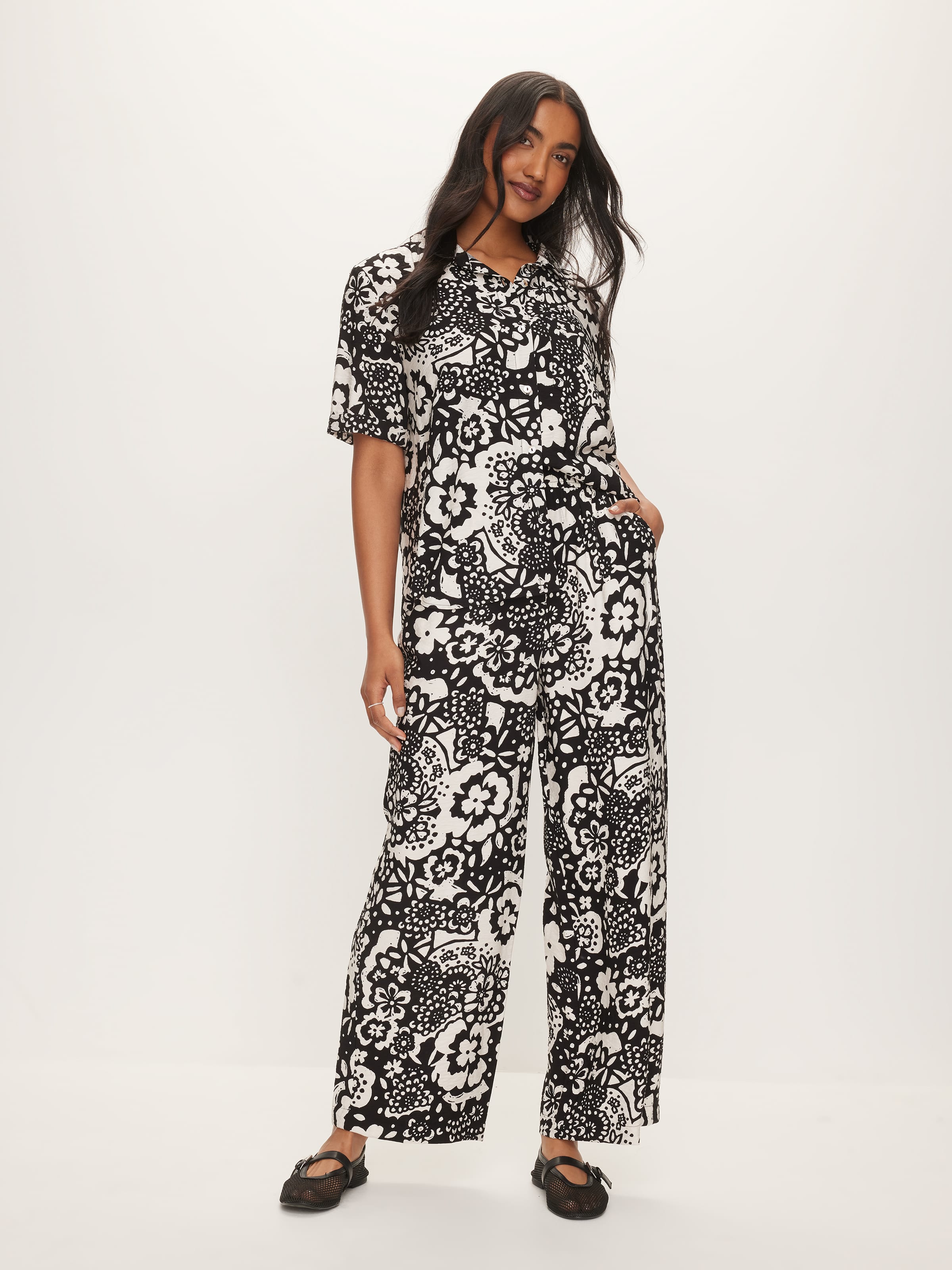 Victoria Pintuck Relaxed Pant