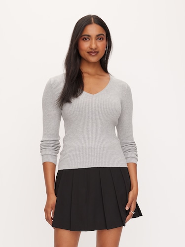 Belle V-Neck Knit                                                                                                               