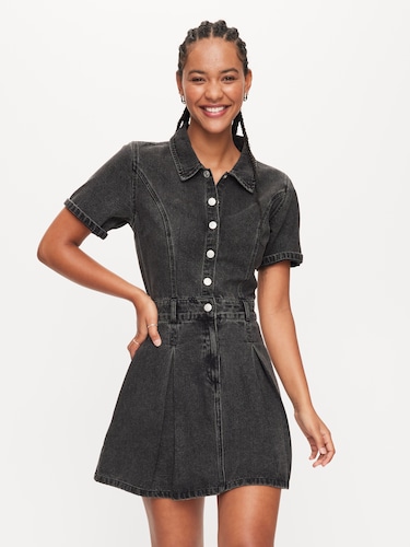 On Point Denim Dress                                                                                                            
