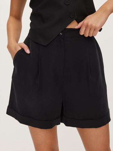 Ella Tailored Short                                                                                                             