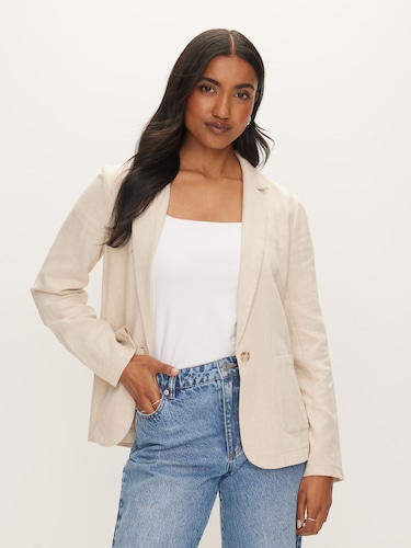 Lili Blazer                                                                                                                     